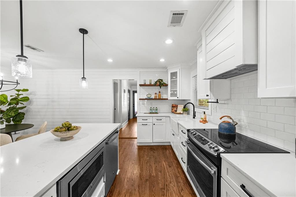 3 bedroom, 2 bathroom, 1,600 sq ft single family residence under contract at 811 Mclinden Avenue, Smyrna, GA 30080 — photo 8