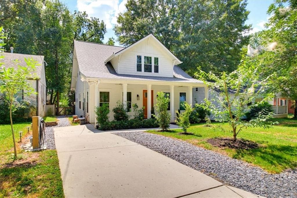 5 bedroom, 3 bathroom, 2,464 sq ft single family residence for sale at 796 Beechwood Avenue, Atlanta, GA 30310 — photo 4