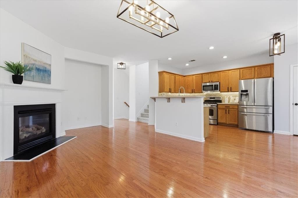 3 bedroom, 4 bathroom, 2,484 sq ft townhouse under contract at 3759 Chattahoochee Summit Drive 3, Atlanta, GA 30339 — photo 5