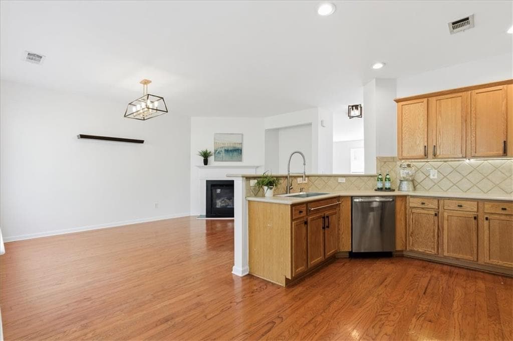 3 bedroom, 4 bathroom, 2,484 sq ft townhouse under contract at 3759 Chattahoochee Summit Drive 3, Atlanta, GA 30339 — photo 6