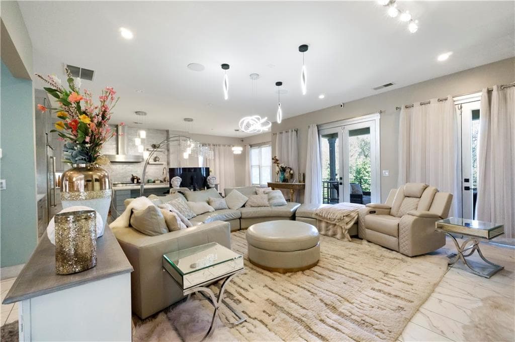 5 bedroom, 5 bathroom, 5,306 sq ft single family residence for sale at 2981 Lookout Place, Atlanta, GA 30305 — photo 3