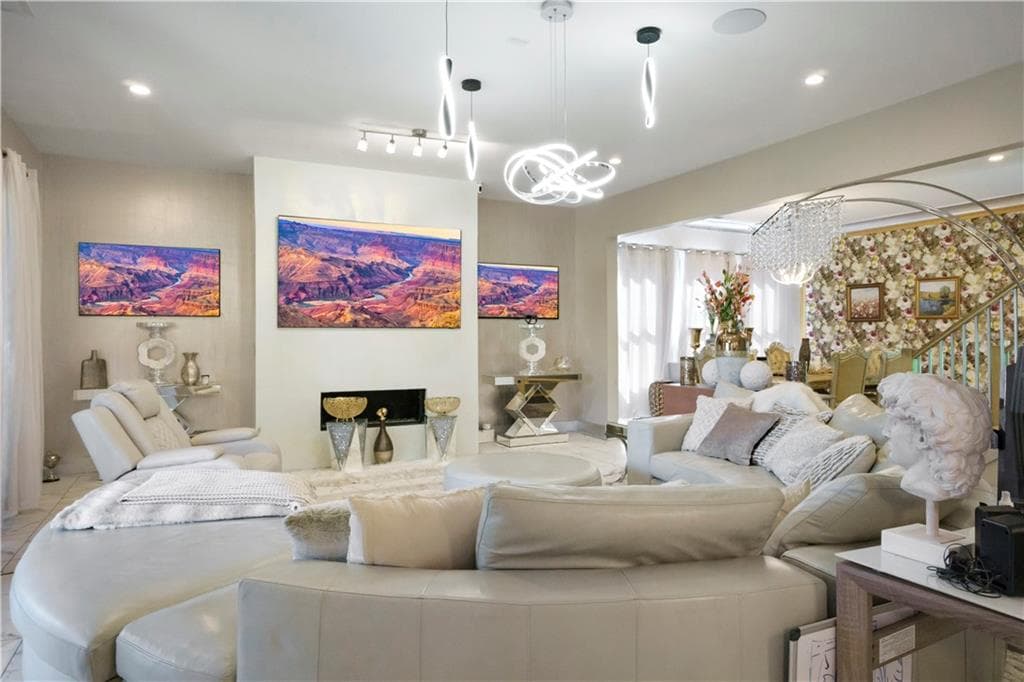 5 bedroom, 5 bathroom, 5,306 sq ft single family residence for sale at 2981 Lookout Place, Atlanta, GA 30305 — photo 4