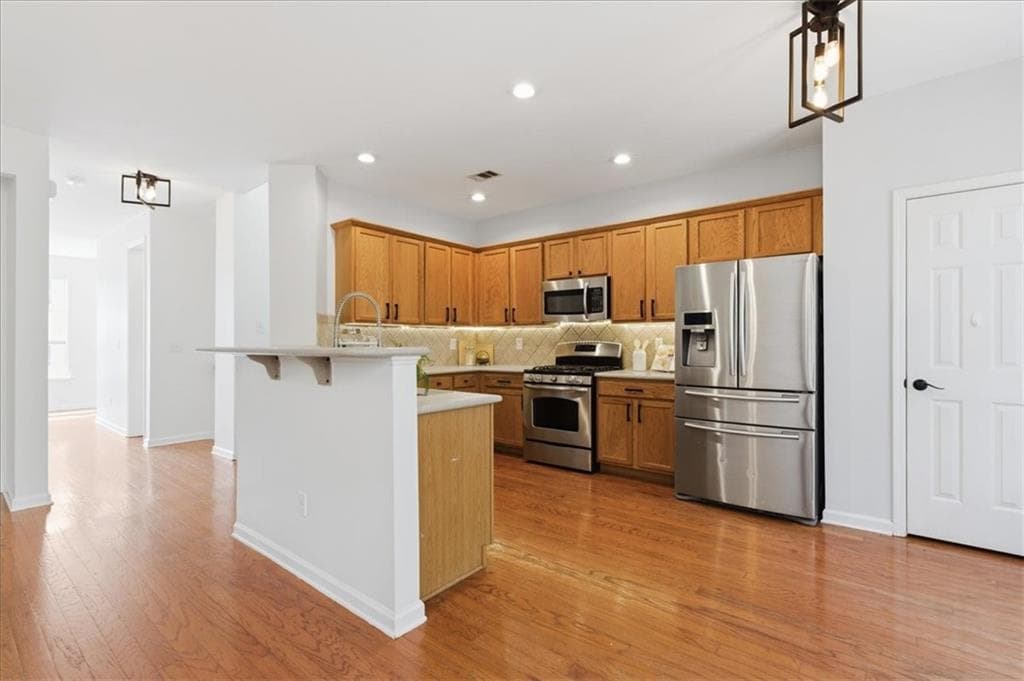 3 bedroom, 4 bathroom, 2,484 sq ft townhouse under contract at 3759 Chattahoochee Summit Drive 3, Atlanta, GA 30339 — photo 8