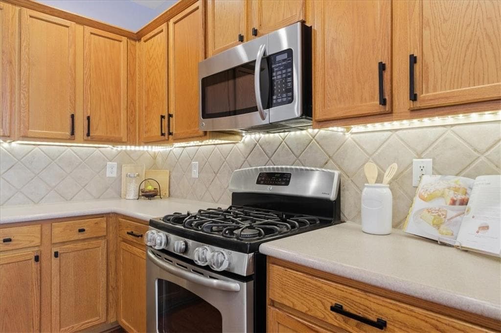 3 bedroom, 4 bathroom, 2,484 sq ft townhouse under contract at 3759 Chattahoochee Summit Drive 3, Atlanta, GA 30339 — photo 10