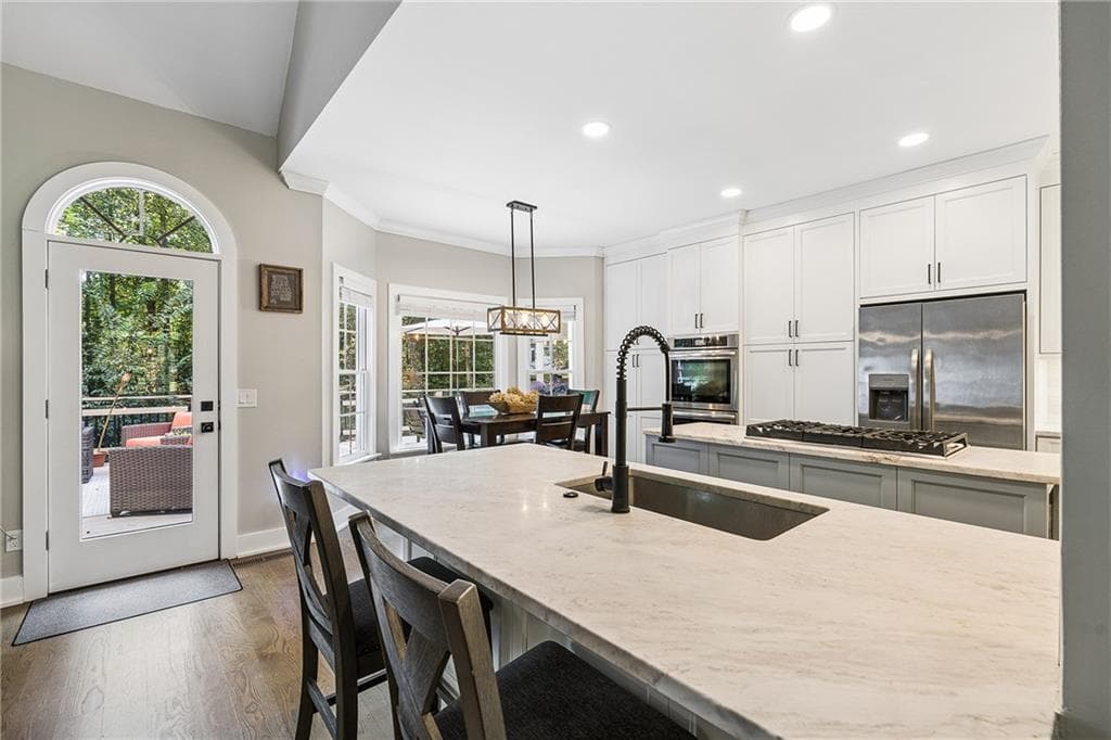 5 bedroom, 4 bathroom, 2,671 sq ft single family residence under contract at 7635 Finley Drive, Gainesville, GA 30506 — photo 9