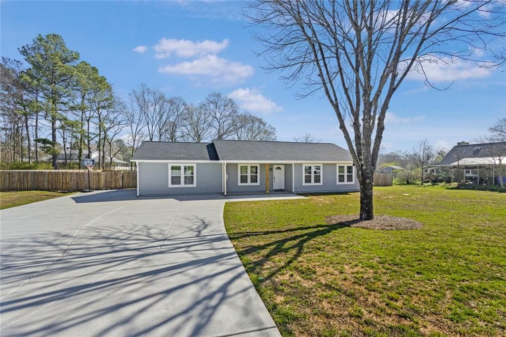 4 bedroom, 2 bathroom, 1,600 sq ft home for sale at 2001 Raymonds Drive, Loganville, GA