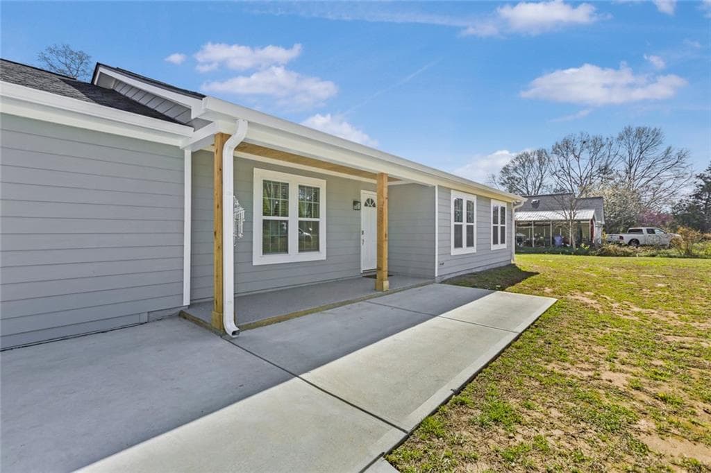 4 bedroom, 2 bathroom, 1,600 sq ft single family residence for sale at 2001 Raymonds Drive, Loganville, GA 30052 — photo 6