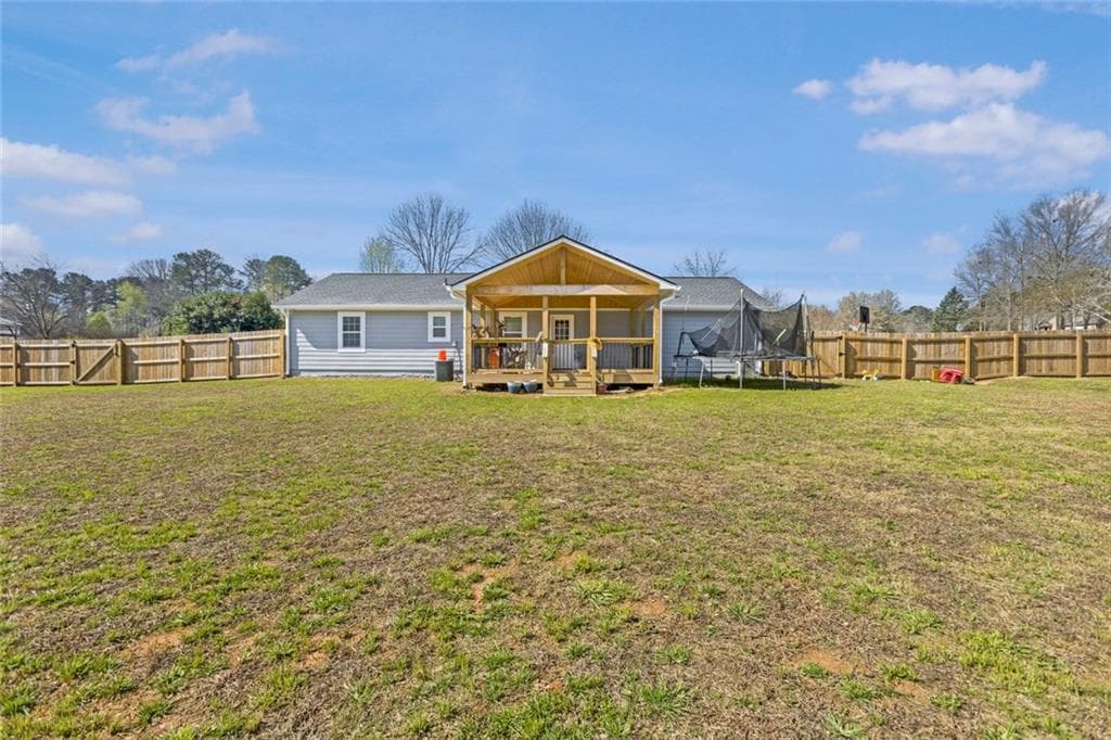 4 bedroom, 2 bathroom, 1,600 sq ft single family residence for sale at 2001 Raymonds Drive, Loganville, GA 30052 — photo 9