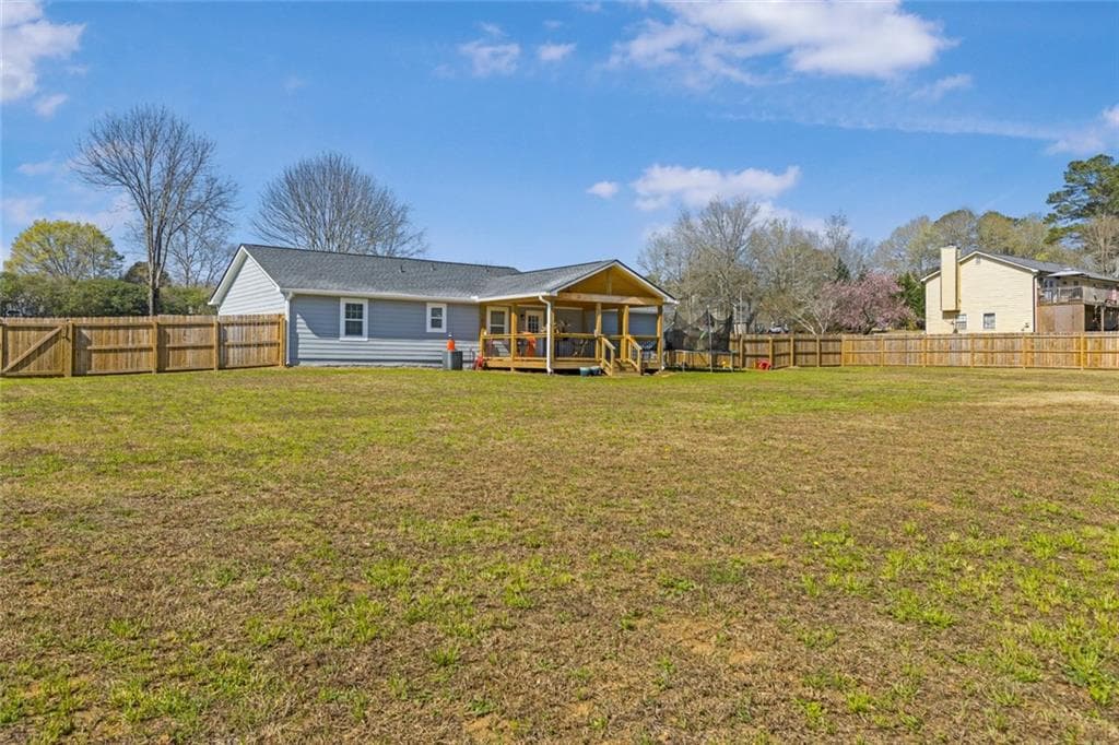 4 bedroom, 2 bathroom, 1,600 sq ft single family residence for sale at 2001 Raymonds Drive, Loganville, GA 30052 — photo 10