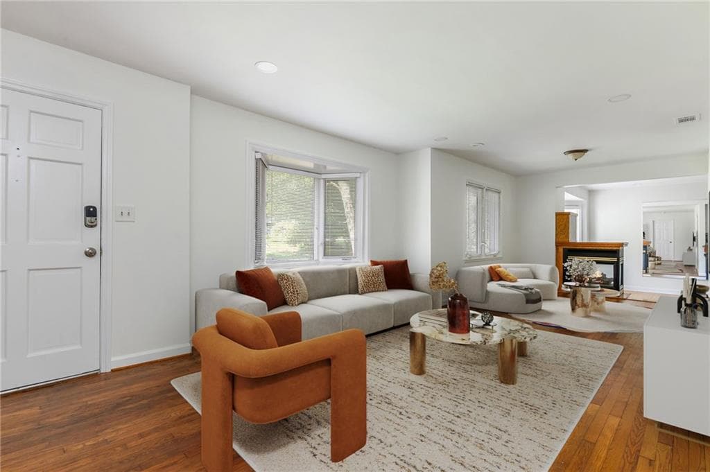 2 bedroom, 2 bathroom, 1,396 sq ft single family residence for sale at 2347 Hunting Valley Drive, Decatur, GA 30033 — photo 3