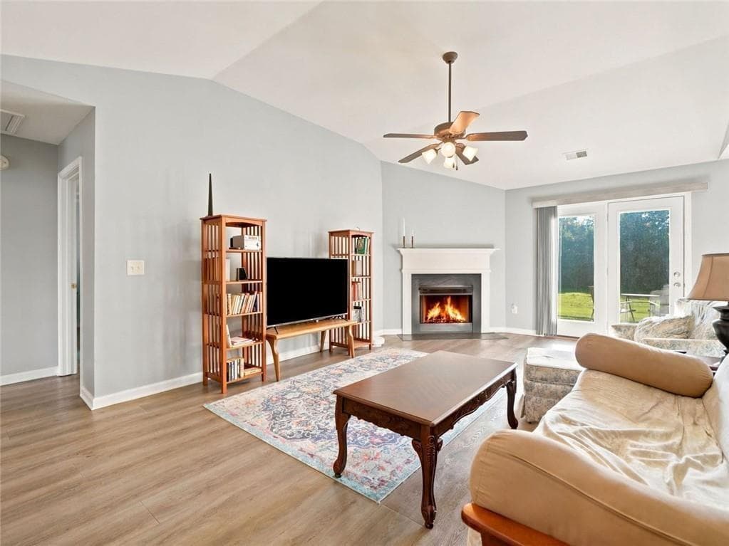 3 bedroom, 2 bathroom, 1,409 sq ft single family residence under contract at 128 Brookstone Drive, Calhoun, GA 30701 — photo 6