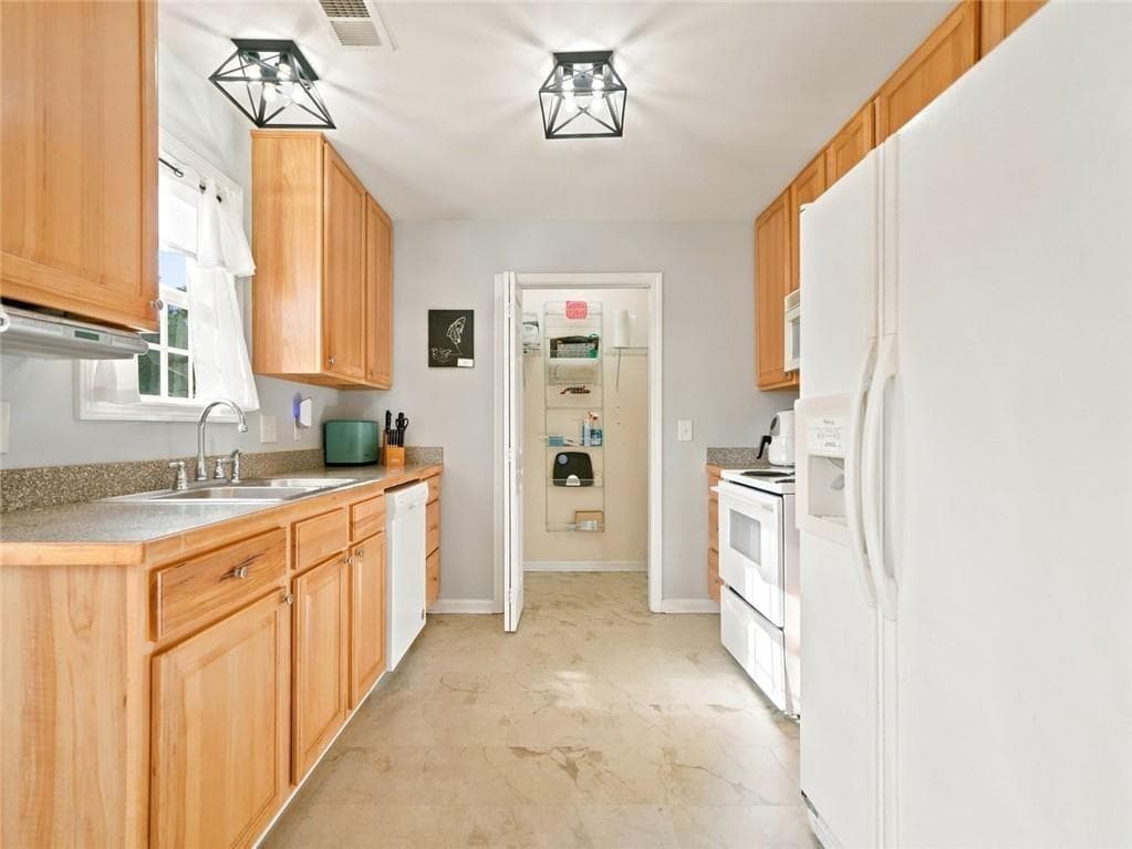 3 bedroom, 2 bathroom, 1,409 sq ft single family residence under contract at 128 Brookstone Drive, Calhoun, GA 30701 — photo 7