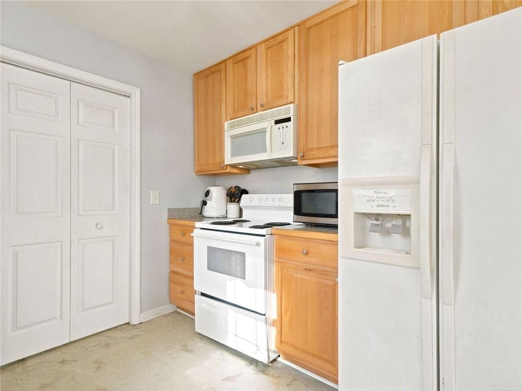3 bedroom, 2 bathroom, 1,409 sq ft single family residence under contract at 128 Brookstone Drive, Calhoun, GA 30701 — photo 8