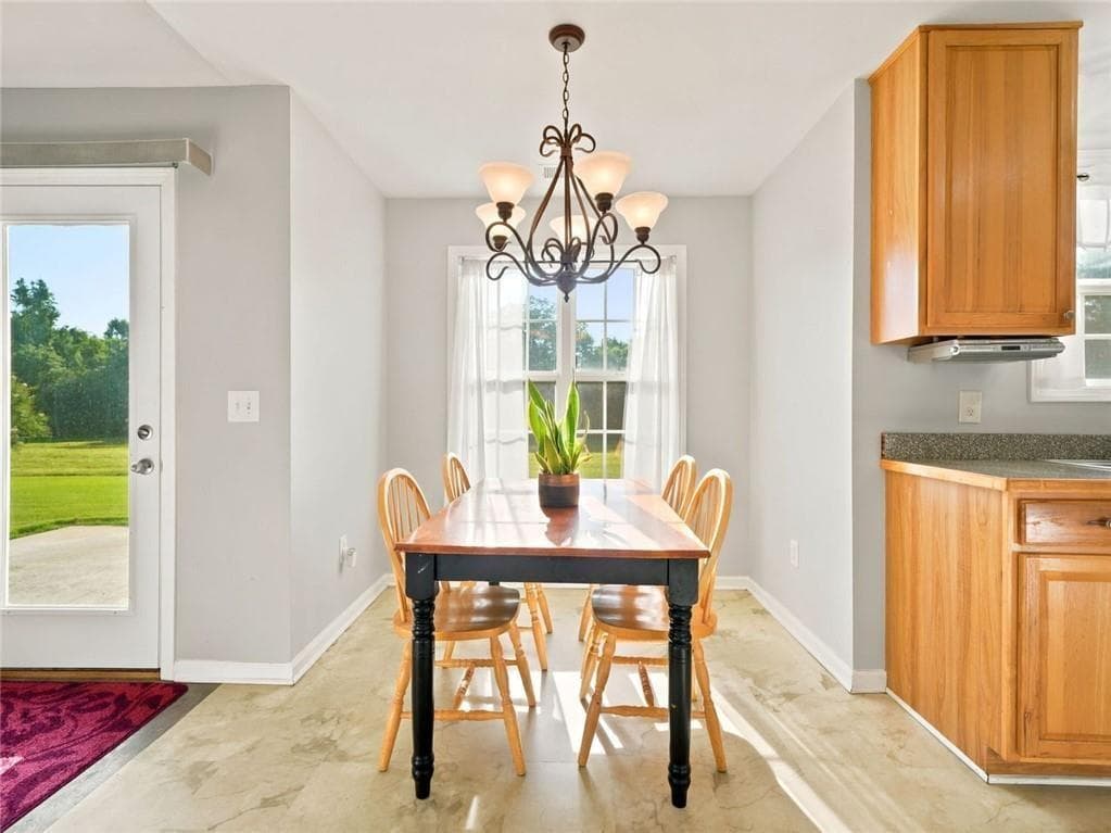 3 bedroom, 2 bathroom, 1,409 sq ft single family residence under contract at 128 Brookstone Drive, Calhoun, GA 30701 — photo 10