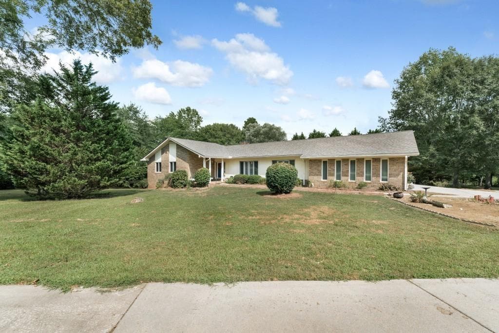 3 bedroom, 3 bathroom, 2,180 sq ft single family residence for sale at 4640 Spot Road, Cumming, GA 30040