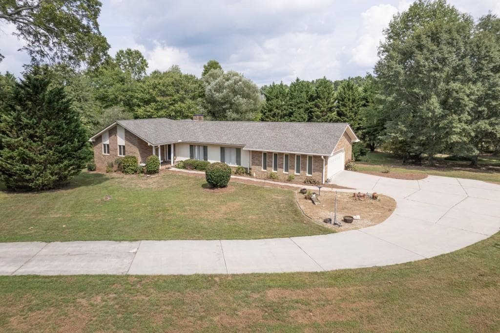 3 bedroom, 3 bathroom, 2,180 sq ft single family residence for sale at 4640 Spot Road, Cumming, GA 30040 — photo 2