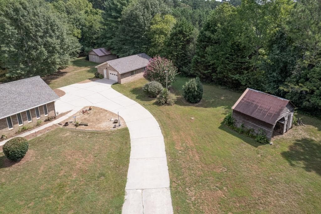 3 bedroom, 3 bathroom, 2,180 sq ft single family residence for sale at 4640 Spot Road, Cumming, GA 30040 — photo 3
