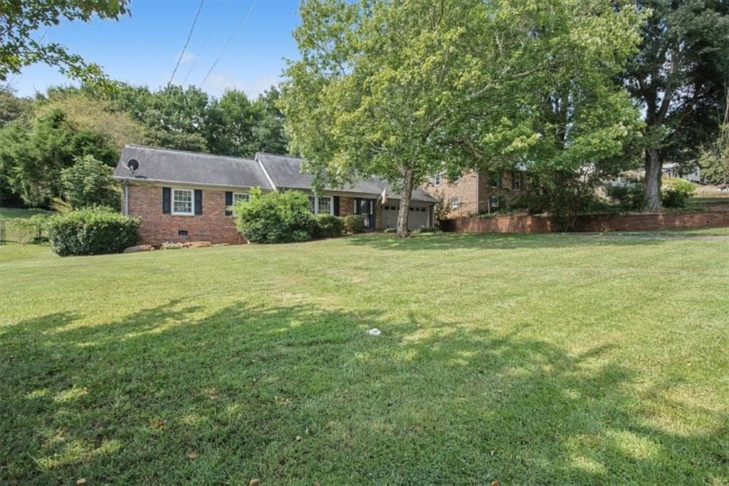3 bedroom, 2 bathroom, 1,600 sq ft single family residence for sale at 2781 Fernvalley Road, Marietta, GA 30066 — photo 2