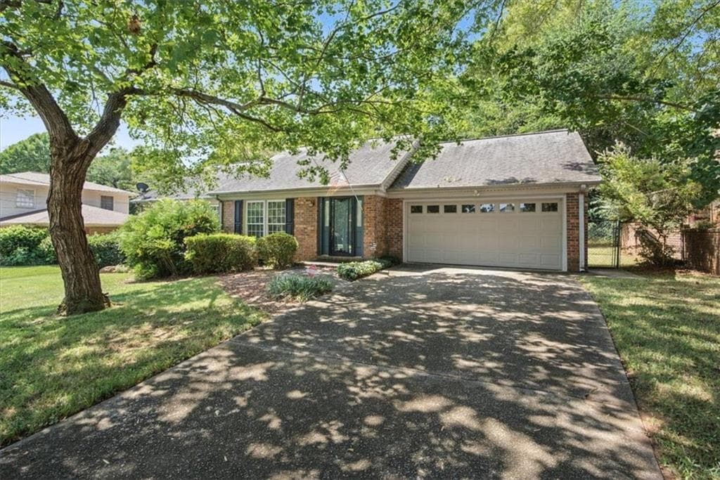 3 bedroom, 2 bathroom, 1,600 sq ft single family residence for sale at 2781 Fernvalley Road, Marietta, GA 30066 — photo 4