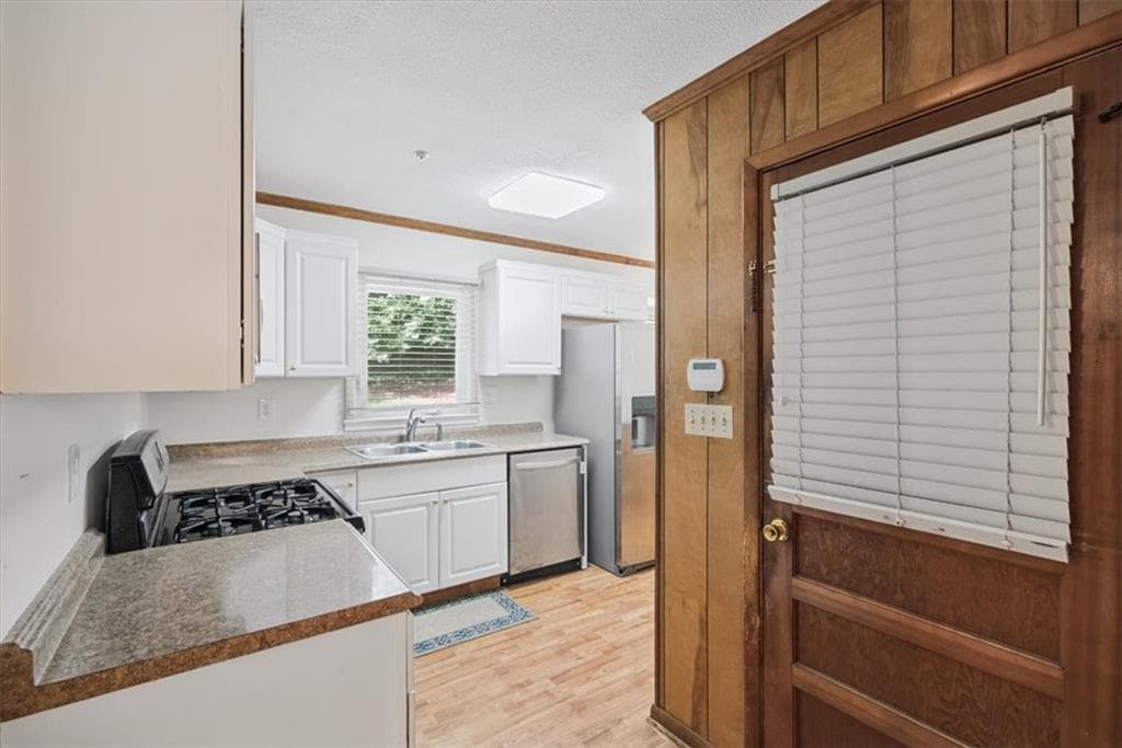 3 bedroom, 2 bathroom, 1,600 sq ft single family residence for sale at 2781 Fernvalley Road, Marietta, GA 30066 — photo 10