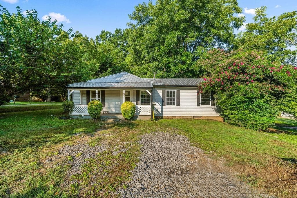 2 bedroom, 1 bathroom, 1,152 sq ft single family residence under contract at 271 South Avenue, Fairmount, GA 30139 — photo 2