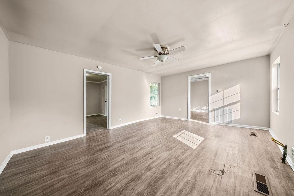 2 bedroom, 1 bathroom, 1,152 sq ft single family residence under contract at 271 South Avenue, Fairmount, GA 30139 — photo 3