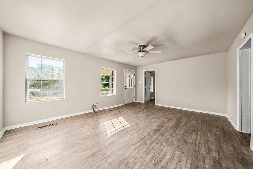2 bedroom, 1 bathroom, 1,152 sq ft single family residence under contract at 271 South Avenue, Fairmount, GA 30139 — photo 5