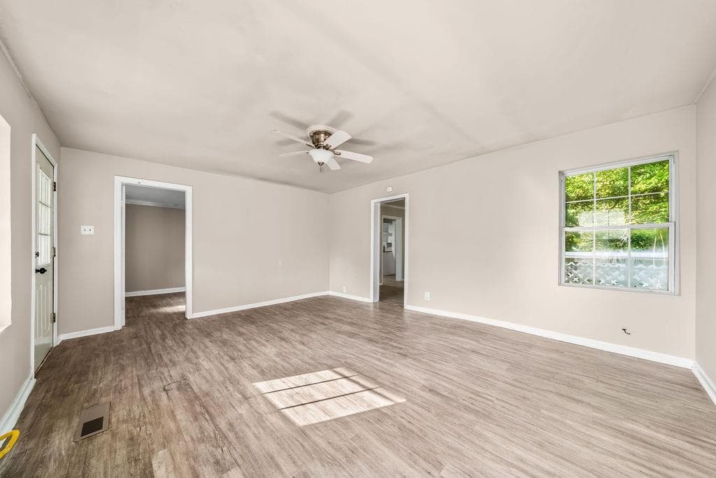 2 bedroom, 1 bathroom, 1,152 sq ft single family residence under contract at 271 South Avenue, Fairmount, GA 30139 — photo 6