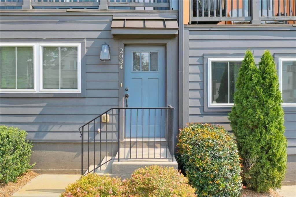 3 bedroom, 3 bathroom, 1,824 sq ft townhouse under contract at 2034 SE Bixby Byway Drive, Atlanta, GA 30317 — photo 2