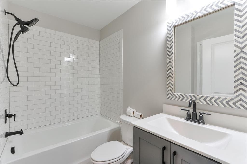 3 bedroom, 3 bathroom, 1,824 sq ft townhouse under contract at 2034 SE Bixby Byway Drive, Atlanta, GA 30317 — photo 6