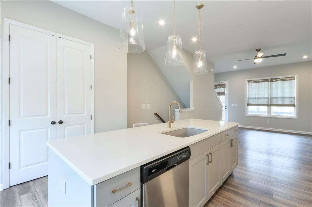 3 bedroom, 3 bathroom, 1,824 sq ft townhouse under contract at 2034 SE Bixby Byway Drive, Atlanta, GA 30317 — photo 9