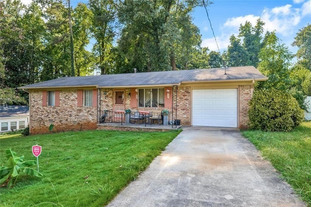 3 bedroom, 2 bathroom, 1,075 sq ft single family residence under contract at 1174 Dantel Court, Stone Mountain, GA 30083 — photo 2