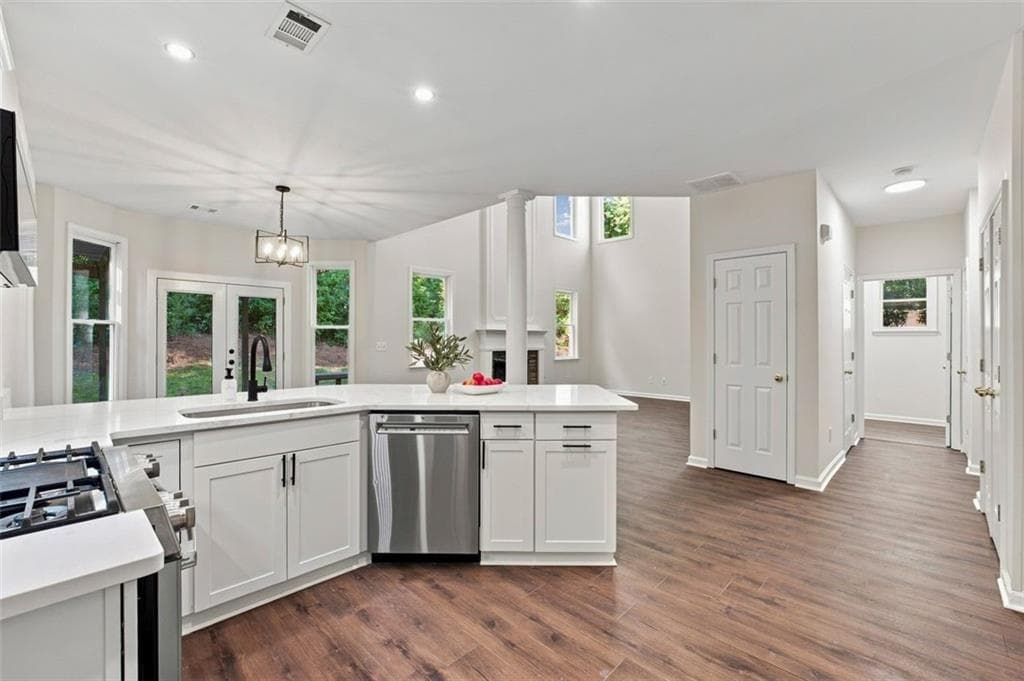 4 bedroom, 3 bathroom, 2,524 sq ft single family residence for sale at 2960 Saddlebrook Glen Drive, Cumming, GA 30041 — photo 7