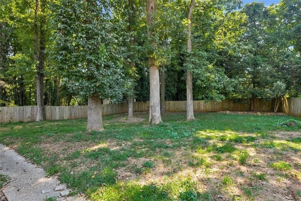 3 bedroom, 2 bathroom, 1,075 sq ft single family residence under contract at 1174 Dantel Court, Stone Mountain, GA 30083 — photo 6