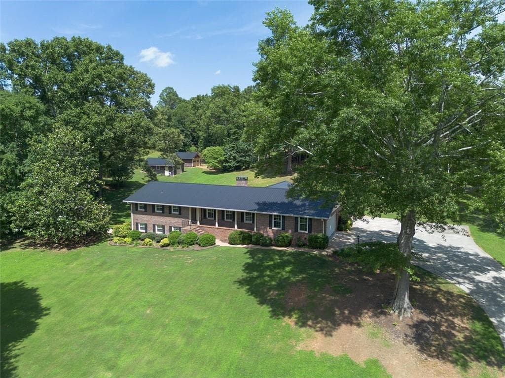 4 bedroom, 3 bathroom, 3,410 sq ft single family residence under contract at 408 Mac Johnson Road, Cartersville, GA 30121 — photo 3