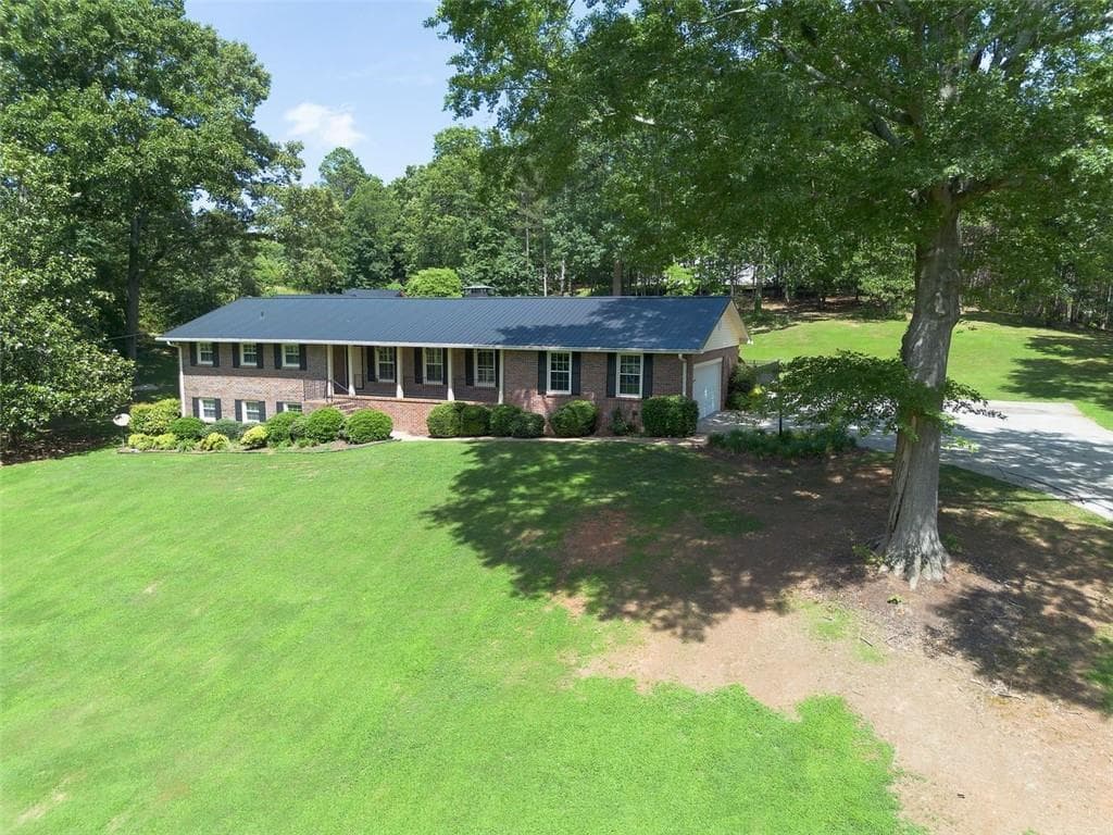 4 bedroom, 3 bathroom, 3,410 sq ft single family residence under contract at 408 Mac Johnson Road, Cartersville, GA 30121 — photo 4