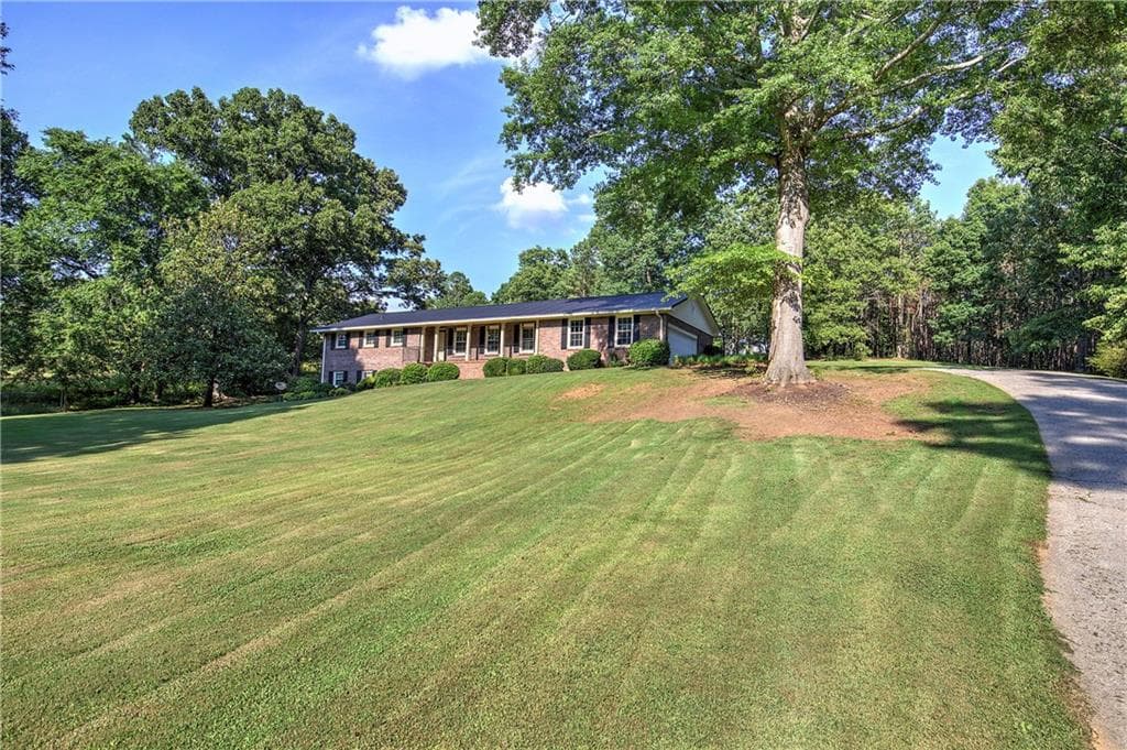 4 bedroom, 3 bathroom, 3,410 sq ft single family residence under contract at 408 Mac Johnson Road, Cartersville, GA 30121 — photo 5