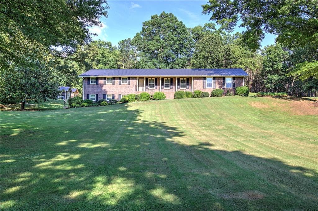 4 bedroom, 3 bathroom, 3,410 sq ft single family residence under contract at 408 Mac Johnson Road, Cartersville, GA 30121 — photo 6
