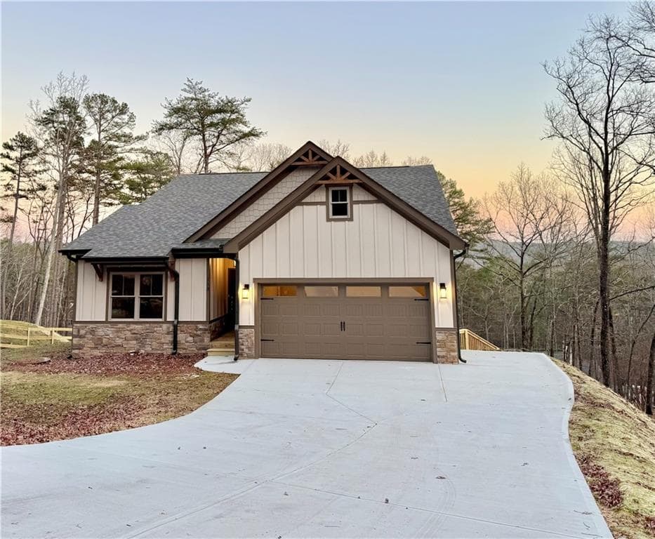 3 bedroom, 2 bathroom, 1,695 sq ft single family residence for sale at 302 Cloisters Court, Waleska, GA 30183