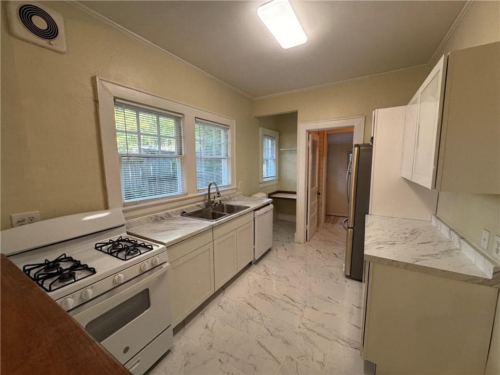 2 bedroom, 2 bathroom, 1,800 sq ft quadruplex for rent at 1292 Oxford Road 1, Atlanta, GA 30306 for $2,800 a month — photo 6