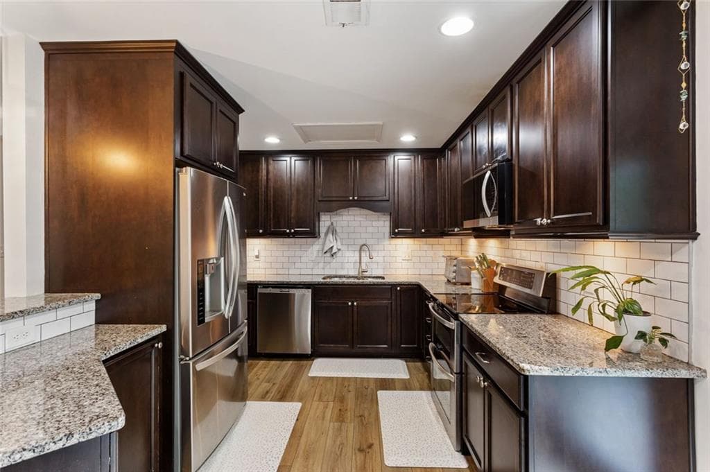3 bedroom, 2 bathroom, 1,600 sq ft single family residence for sale at 1671 Northlake Springs Court, Decatur, GA 30033 — photo 2