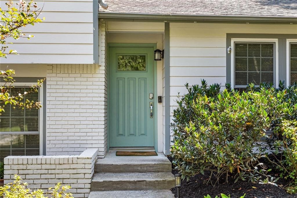 3 bedroom, 2 bathroom, 1,600 sq ft single family residence for sale at 1671 Northlake Springs Court, Decatur, GA 30033 — photo 7