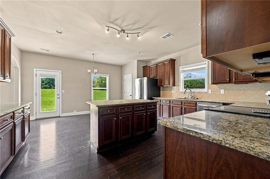 6 bedroom, 6 bathroom, 5,379 sq ft single family residence for sale at 3681 Guinevere Trace, Douglasville, GA 30135 — photo 7