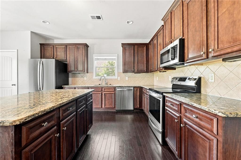 6 bedroom, 6 bathroom, 5,379 sq ft single family residence for sale at 3681 Guinevere Trace, Douglasville, GA 30135 — photo 8