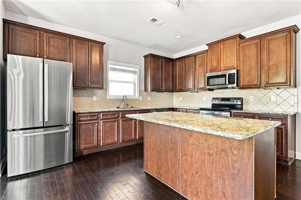 6 bedroom, 6 bathroom, 5,379 sq ft single family residence for sale at 3681 Guinevere Trace, Douglasville, GA 30135 — photo 9