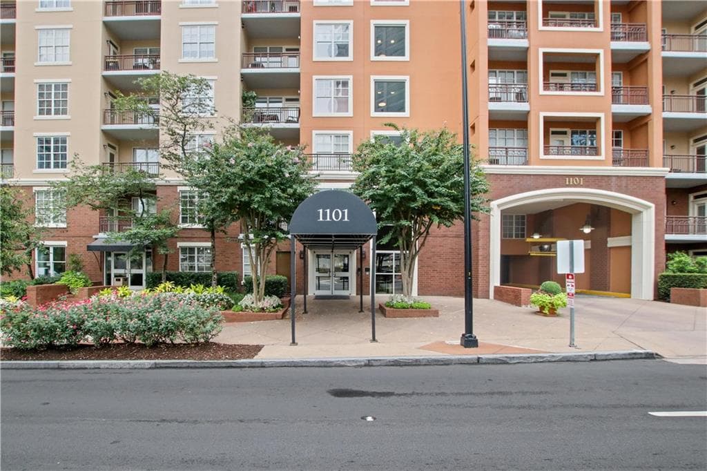 1 bedroom, 1 bathroom, 764 sq ft condominium for sale at 1101 Juniper Street 820, Atlanta, GA 30309