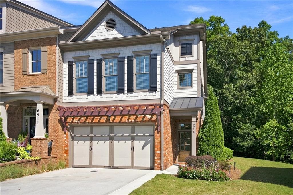 3 bedroom, 4 bathroom, 2,450 sq ft townhouse under contract at 6915 Fellowship Lane, Flowery Branch, GA 30542