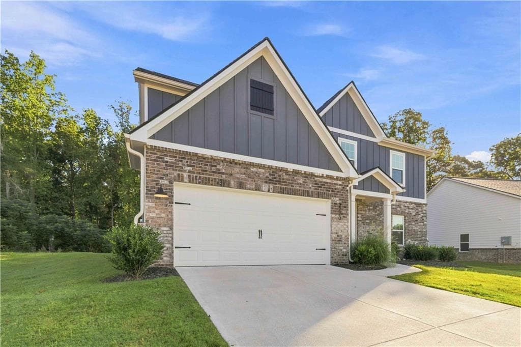 5 bedroom, 3 bathroom, 2,643 sq ft single family residence for sale at 3220 Azteca Way, Dacula, GA 30019 — photo 3