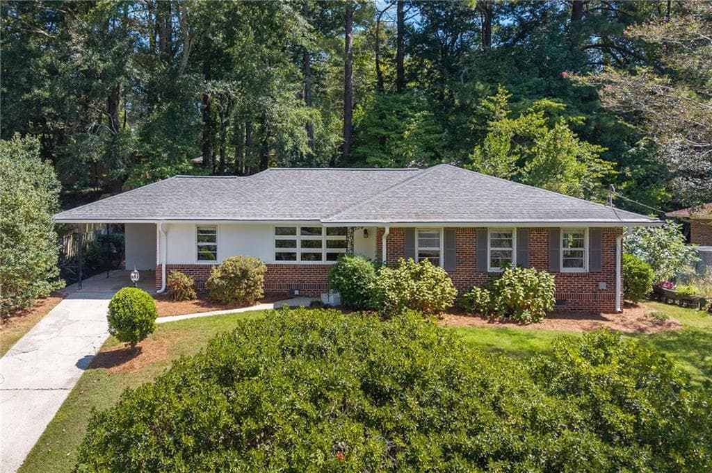 3 bedroom, 2 bathroom, 1,420 sq ft single family residence for sale at 567 N Superior Avenue, Decatur, GA 30033