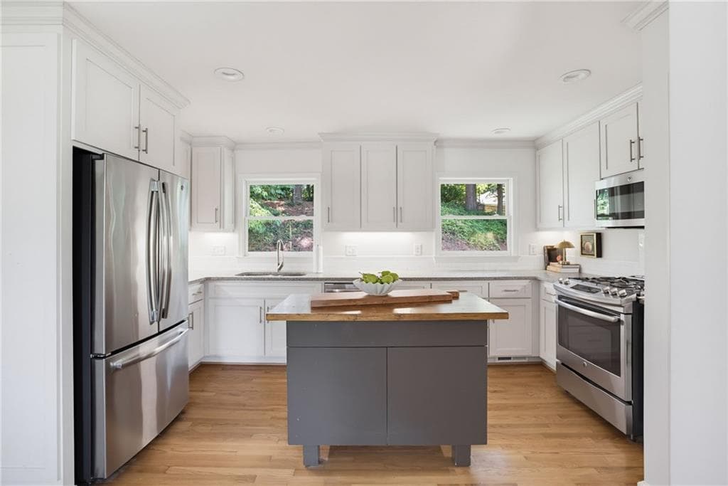 3 bedroom, 2 bathroom, 1,420 sq ft single family residence for sale at 567 N Superior Avenue, Decatur, GA 30033 — photo 9